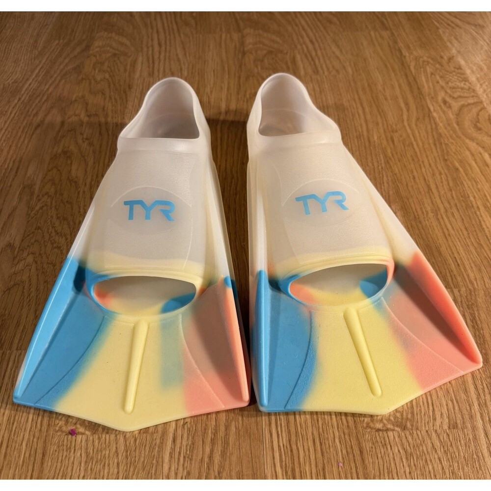 TYR Stryker Silicone Fin Sz Small Men's 5/6 Women's 6.5-7.5 Short Blade Trainer
